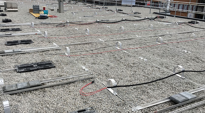 Bau der PV Flachdachanlage Laubisrütistrasse